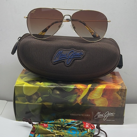 Maui Jim Other - Brand New Maui Jim Polarized Aviator double bridge Gold with Gradient Brown lens